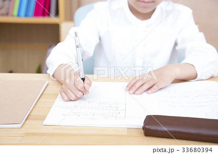 勉強する女の子 小学生 ボディパーツ パーツカット 勉強する女の子 小学生 ボディパーツ パーツカット 33680394