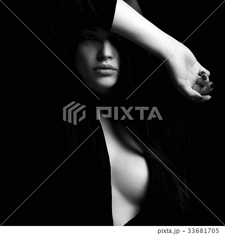 erotic beautiful woman in darkの写真素材 [33681705] - PIXTA