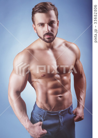 Muscular man 33682806