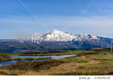 春の青空と鳥海山 春の青空と鳥海山 33684628