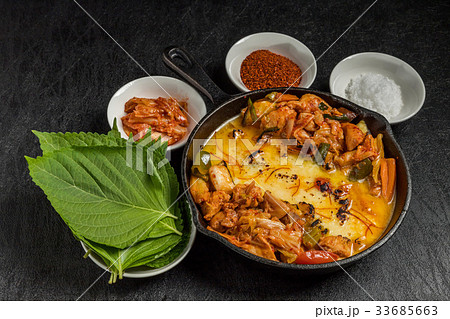 韓国料理タッカルビ Dak galbi(Korean chicken grilled dish) 韓国料理タッカルビ Dak galbi(Korean chicken grilled dish) 33685663