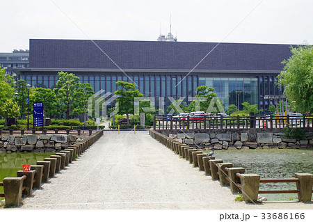 岡山城目安橋から見た県立図書館 33686166