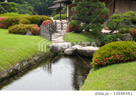 後楽園の建物の庭園 33686461