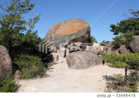 神呪寺八十八箇所めぐりの巨石 33686478