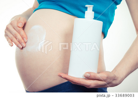 Woman in pregnant applying moisturizing lotion Woman in pregnant applying moisturizing lotion 33689003