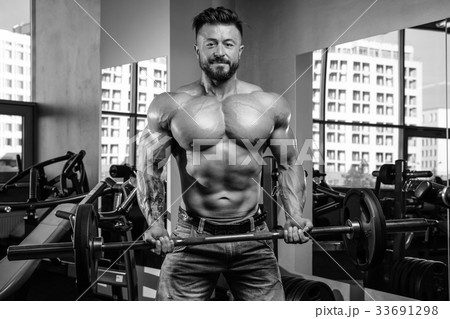 Handsome athletic man on diet training muscles 33691298