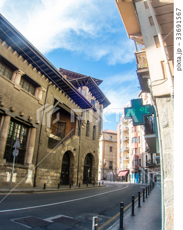 スペインビルバオの街並み 石造りの歴史的建物 スペインビルバオの街並み 石造りの歴史的建物 33691567
