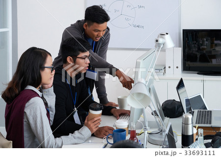 Programmers working in team 33693111