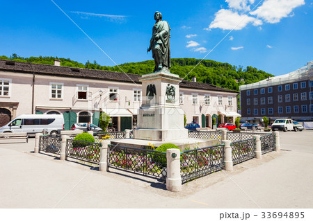 Mozart monument in Salzburg 33694895