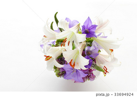ササユリとキキョウとアジサイとオカトラノオのアレンジ（花びら花粉あり）（横　全体） 33694924