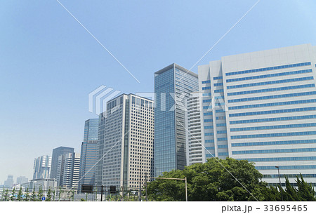 東京風景　品川駅と高層ビル群 33695465