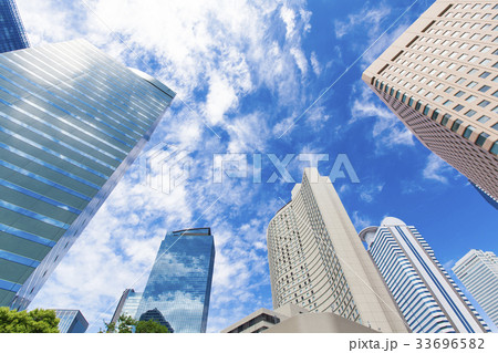 オフィス街の高層ビル 33696582