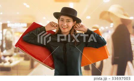 Woman with shopping bag in shopping mall 33697003