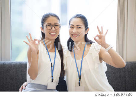 ビジネス 上司と部下 女性管理職 ビジネス 上司と部下 女性管理職 33697230