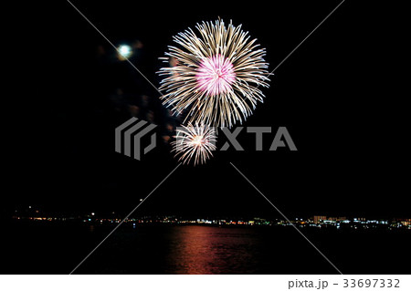 横須賀花火大会　よこすか開国祭 ～ アメリカ海軍基地からの眺望 ～ 2017年8月5日 （神奈川県  33697332