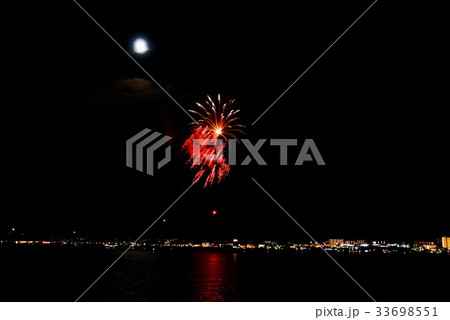 横須賀花火大会　よこすか開国祭 ～ アメリカ海軍基地からの眺望 ～ 2017年8月5日 （神奈川県  33698551