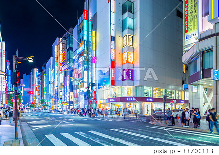 東京 新宿通りの風景 新宿三丁目西交差点 の写真素材