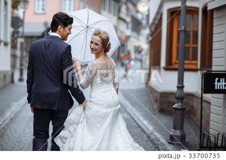 bride and groom 33700735