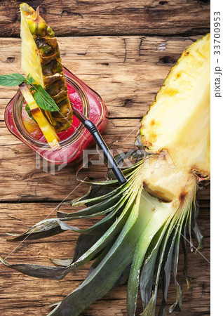 pineapple tropical drink 33700953