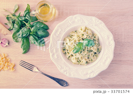 pasta with Basil and sauce of the pestle  33701574