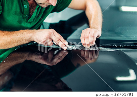 Professional worker install paint protect 33701791