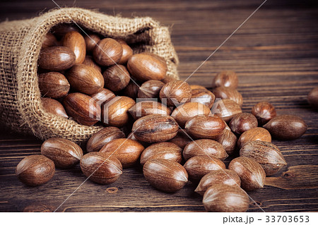 Pecan nuts Pecan nuts 33703653