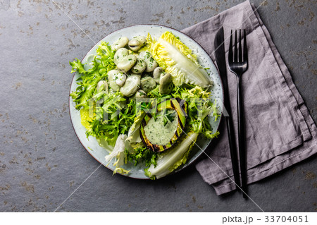 Vegetarian lettuce beans salad with grilled 33704051