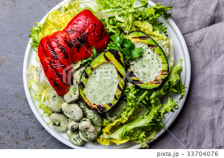 Vegetarian lettuce beans salad with grilled Vegetarian lettuce beans salad with grilled 33704076