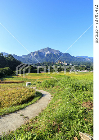 自然風景　武甲山と寺坂棚田　秩父 33705482