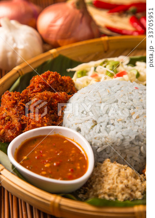 Nasi kerabu Nasi kerabu 33705951