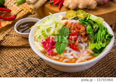 Assam Laksa (Noddle in Tangy Fish Gravy) 33705960
