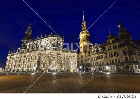 旧宮廷教会とレジデンツ城(ドイツ・ドレスデン) 旧宮廷教会とレジデンツ城(ドイツ・ドレスデン) 33706018