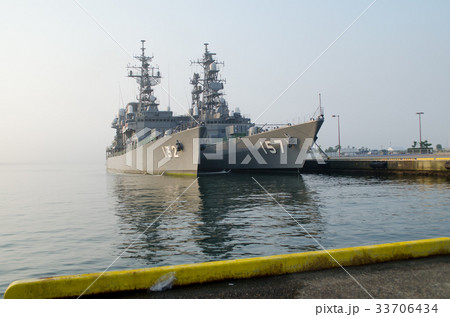 早朝の護衛艦「あさゆき」と「さわぎり」 33706434