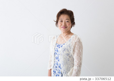 シニア女性のポートレート 33706512