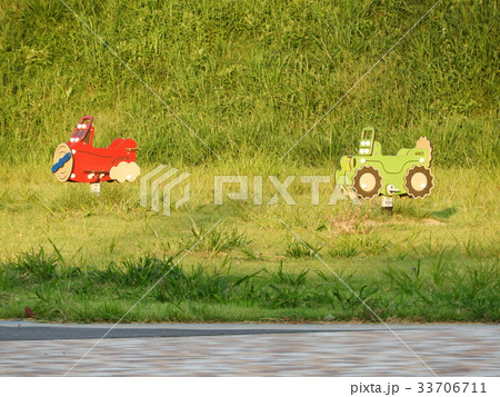 公園の遊具 公園の遊具 33706711