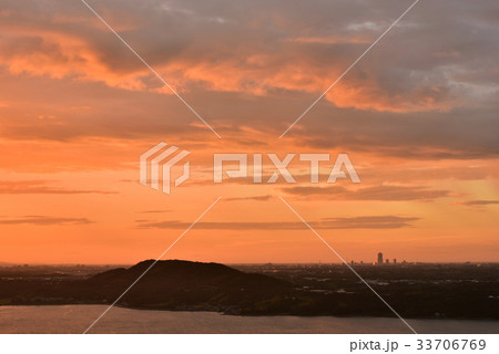 にわか雨直前　対岸 33706769