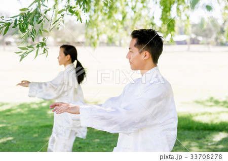 People practicing thai chi in park 33708278