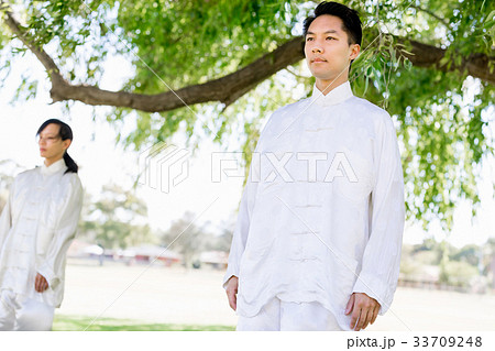 People practicing thai chi in park 33709248