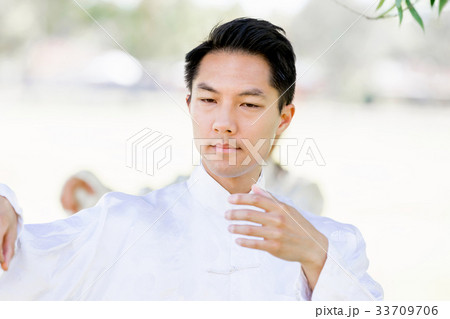 Handsome man practicing thai chi 33709706