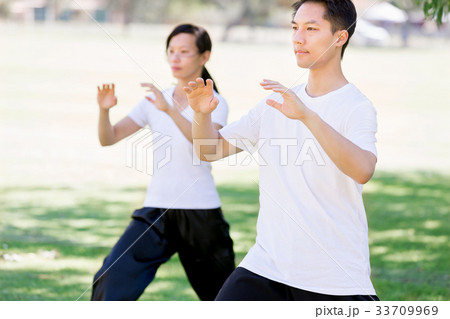 People practicing thai chi in park 33709969