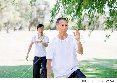 People practicing thai chi in park 33710558