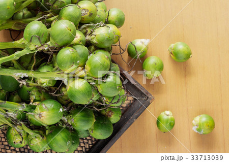 betel nut on wooden. 33713039