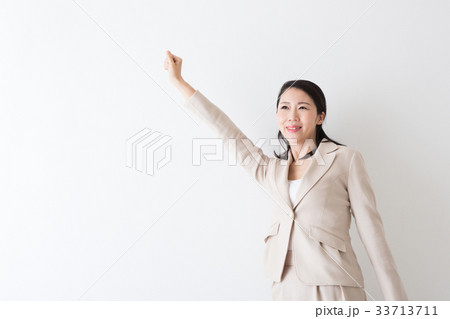 女性のポートレート 33713711