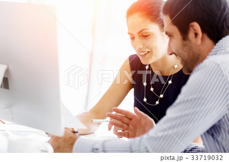 Business people in modern office Business people in modern office 33719032