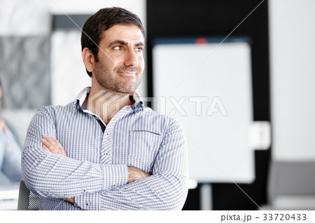 Portrait of businessman 33720433