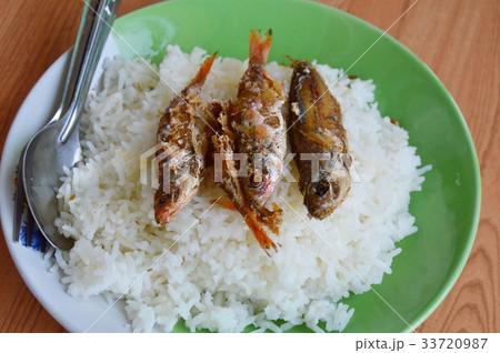 deep fried fish eat couple with plain rice 33720987