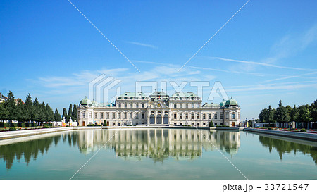 Beautiful view of famous Schloss Belvedere 33721547