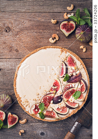 Delicious Tart with fresh figs Delicious Tart with fresh figs 33724206