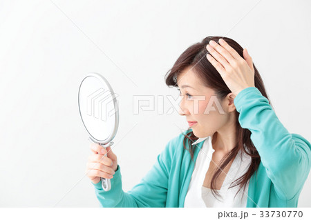 ミドル女性　ヘアケア 33730770