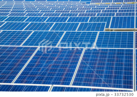 太陽光発電のパネル群 太陽光発電のパネル群 33732530